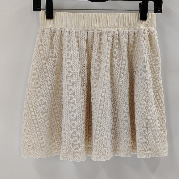 Ark & Co Dresses & Skirts - Ark & Co Mini A Line Skirt Size Small Cream Brocade Lace Overlay Lined